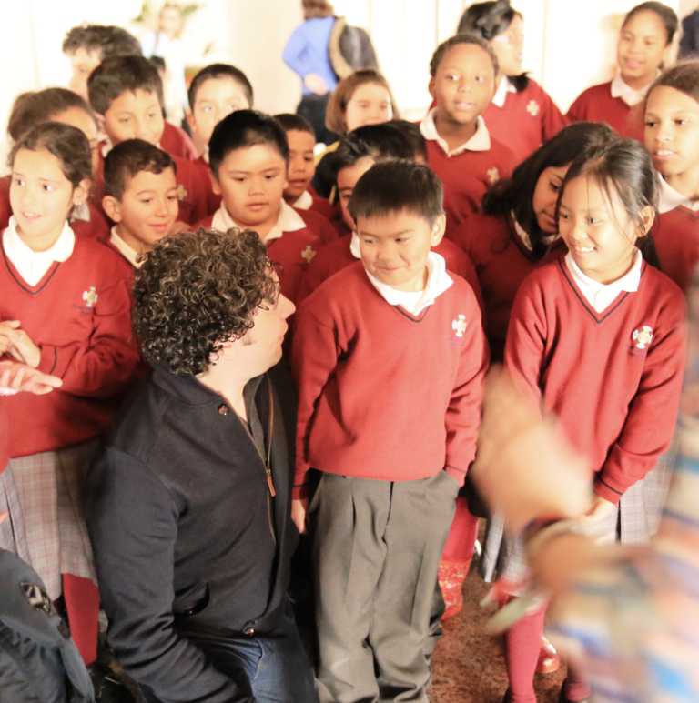 Gustavo Dudamel con los niños de Acción Social por la Música