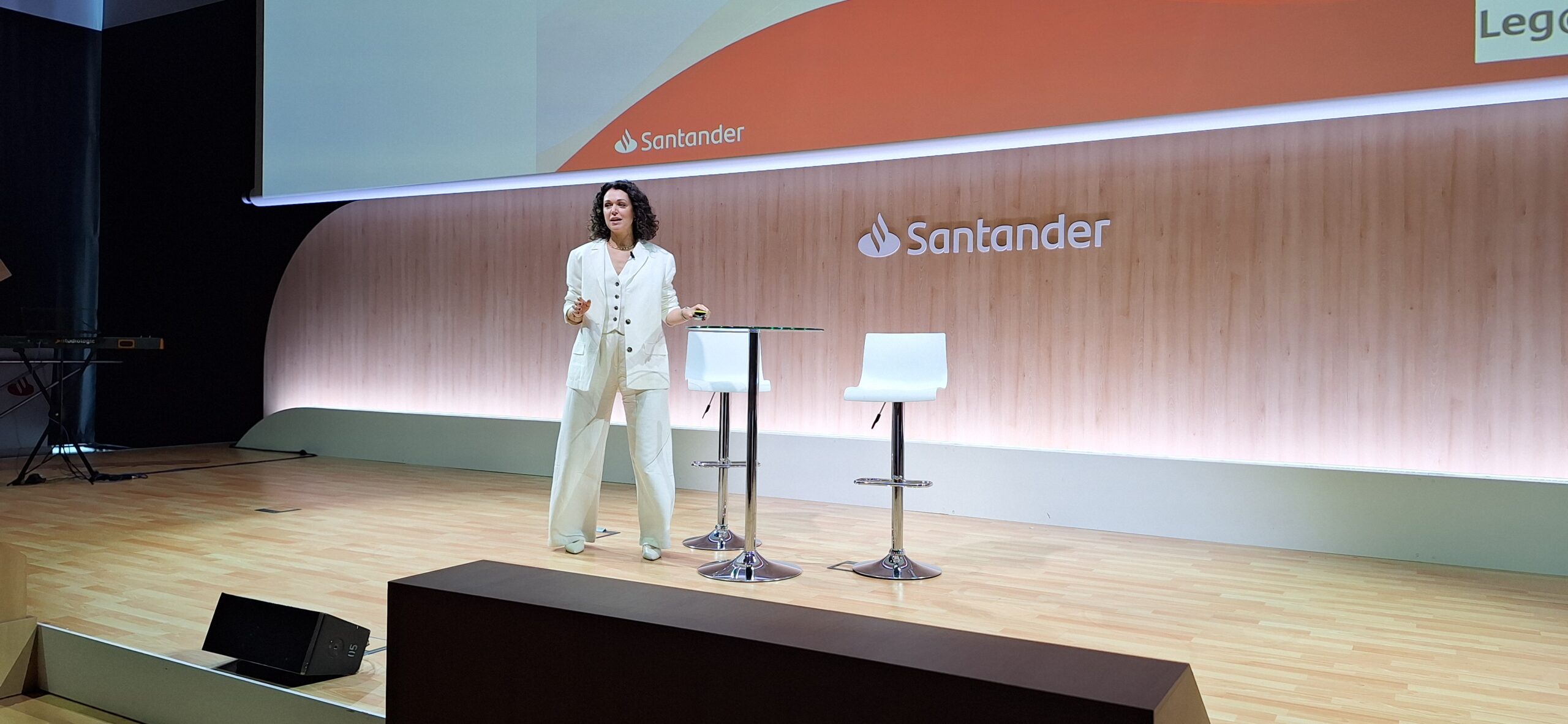Coro Inmersivo. Una experiencia coral en la Cumbre Anual de Banco Santander.